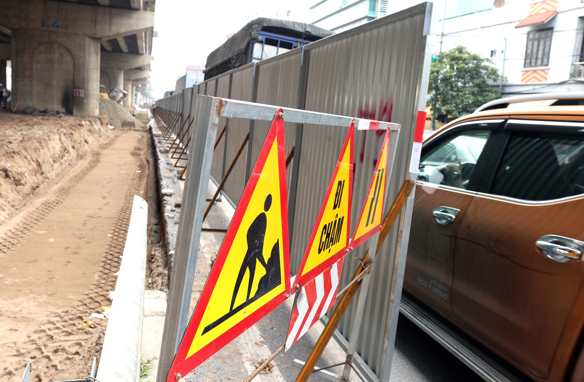 Hà Nội xén dải phân cách, giải cứu đường Vành đai 3 đoạn qua Bến xe Nước Ngầm - Ảnh 11. Hà Nội xén dải phân cách, giải cứu đường Vành đai 3 đoạn qua Bến xe Nước Ngầm - Ảnh 11.