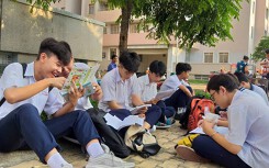 Sáng nay, thí sinh thi môn toán kỳ thi tuyển sinh lớp 10 tại TP HCM