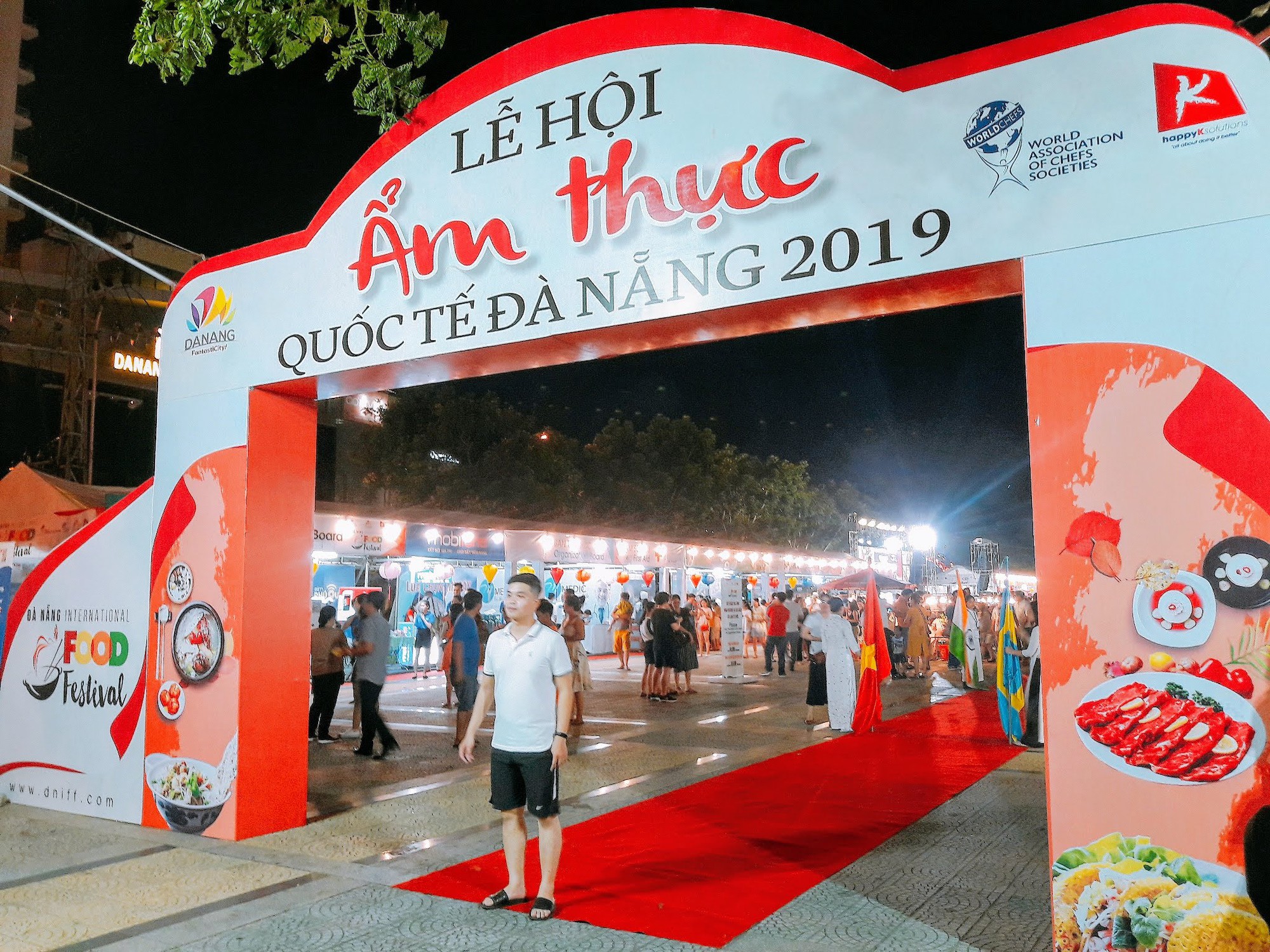 Thèm thuồng hương vị quê hương tại Lễ hội ẩm thực quốc tế Đà Nẵng - Ảnh 2. Thèm thuồng hương vị quê hương tại Lễ hội ẩm thực quốc tế Đà Nẵng - Ảnh 2.