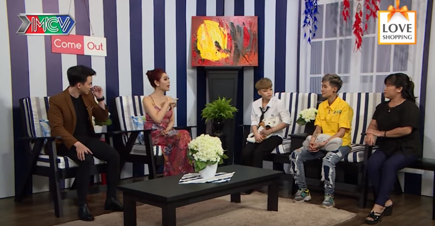 Come out tập 37: Cặp đồng tính nữ bị người trong cộng đồng LGBT kì thị, nhưng được mẹ ruột yêu thương - Ảnh 4. Come out tập 37: Cặp đồng tính nữ bị người trong cộng đồng LGBT kì thị, nhưng được mẹ ruột yêu thương - Ảnh 4.