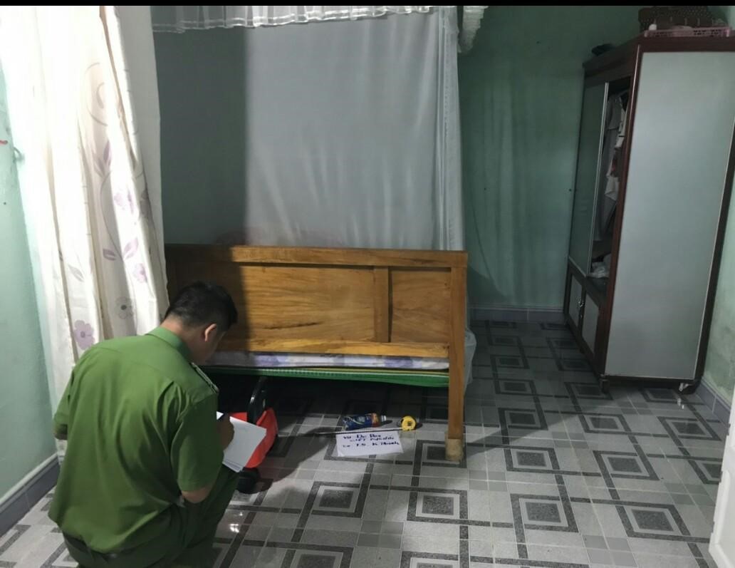 Nam thanh niên đổ xăng dọa giết vợ cũ rồi tự tự vì bị... chê hôi - Ảnh 1.
