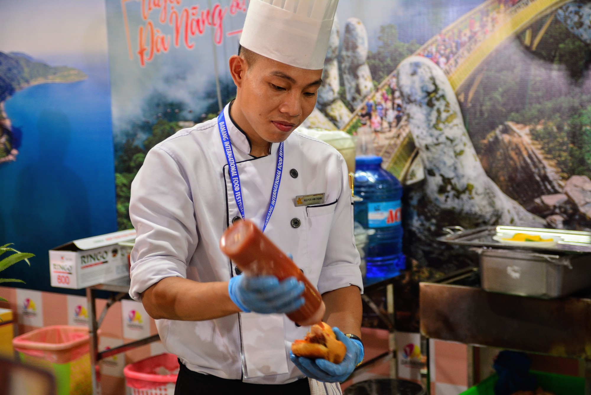Thèm thuồng hương vị quê hương tại Lễ hội ẩm thực quốc tế Đà Nẵng - Ảnh 11. Thèm thuồng hương vị quê hương tại Lễ hội ẩm thực quốc tế Đà Nẵng - Ảnh 11.