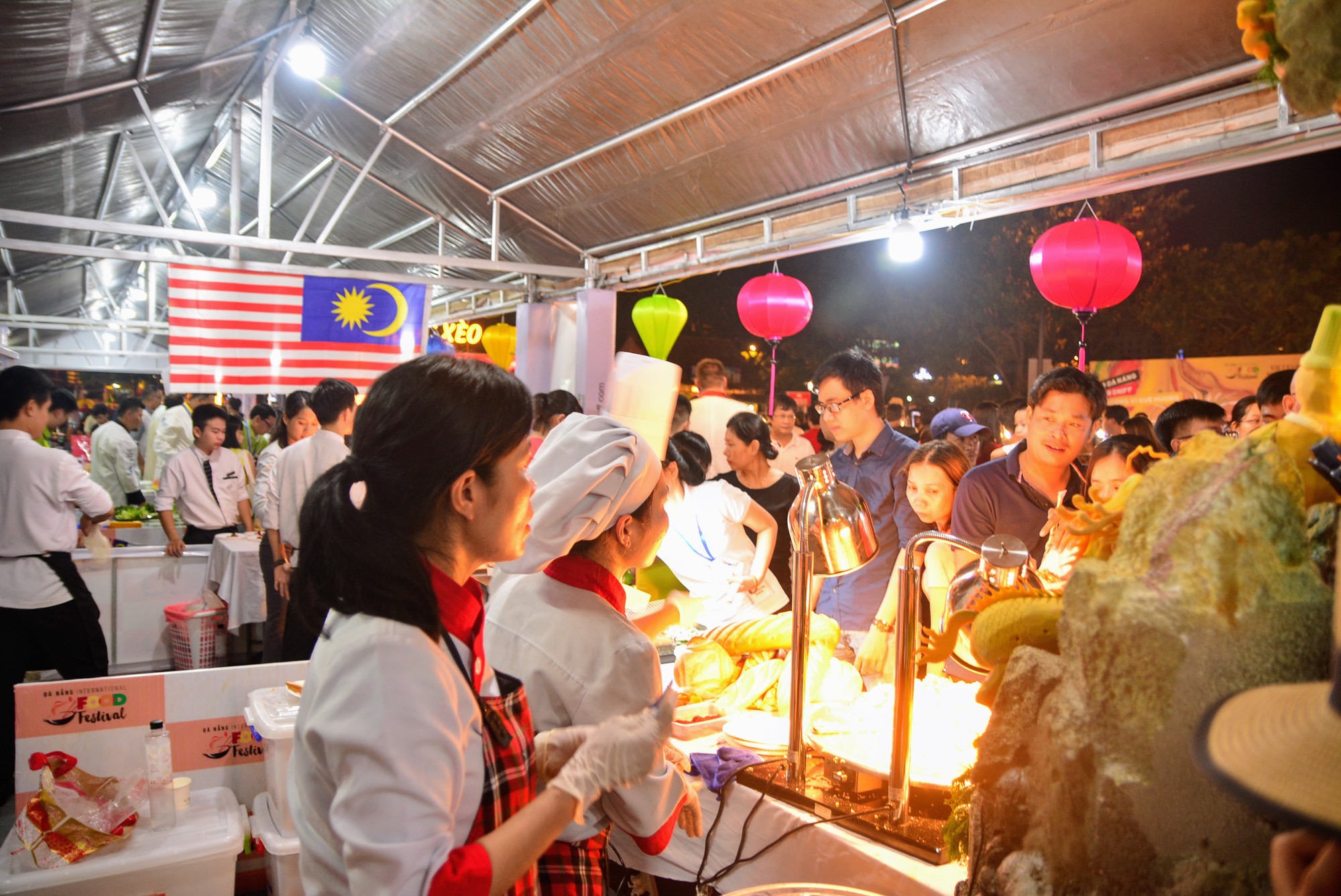 Thèm thuồng hương vị quê hương tại Lễ hội ẩm thực quốc tế Đà Nẵng - Ảnh 12. Thèm thuồng hương vị quê hương tại Lễ hội ẩm thực quốc tế Đà Nẵng - Ảnh 12.