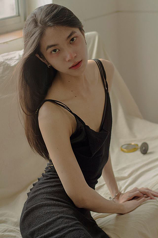 Chàng trai phi giới tính có vòng eo 60 cm - Ảnh 1.
