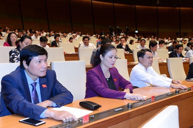 Quốc hội xin ý kiến đại biểu về thời gian cấm bán rượu, bia - Ảnh 1. Quốc hội xin ý kiến đại biểu về thời gian cấm bán rượu, bia - Ảnh 1.
