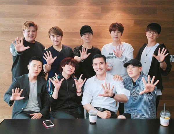 Super Junior thông báo tái xuất với đội hình 9 thành viên sau khi em út Kyuhyun xuất ngũ - Ảnh 1. Super Junior thông báo tái xuất với đội hình 9 thành viên sau khi em út Kyuhyun xuất ngũ - Ảnh 1.