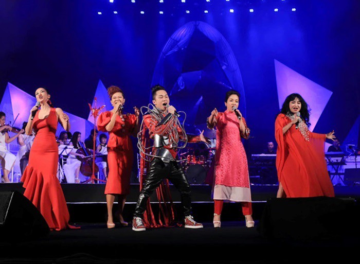 Thu Minh đáp trả ẩn ý sau khi Tùng Dương định nghĩa diva - Ảnh 1. Thu Minh đáp trả ẩn ý sau khi Tùng Dương định nghĩa diva - Ảnh 1.