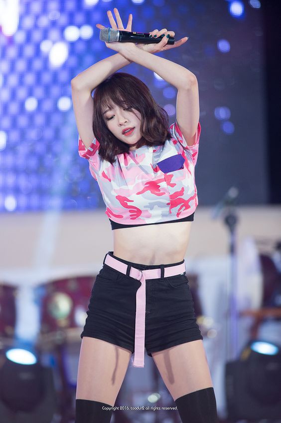 Những mĩ nhân Kpop sở hữu thân hình siêu nóng bỏng khiến fan muốn giảm cân đón hè ngay tức khắc - Ảnh 23. Những mĩ nhân Kpop sở hữu thân hình siêu nóng bỏng khiến fan muốn giảm cân đón hè ngay tức khắc - Ảnh 23.