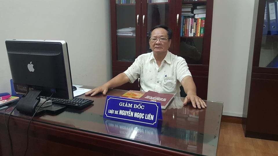 Sau 2 tuần li hôn, thiếu phụ xông vào phòng thẩm phán làm điều không ngờ - Ảnh 2. Sau 2 tuần li hôn, thiếu phụ xông vào phòng thẩm phán làm điều không ngờ - Ảnh 2.