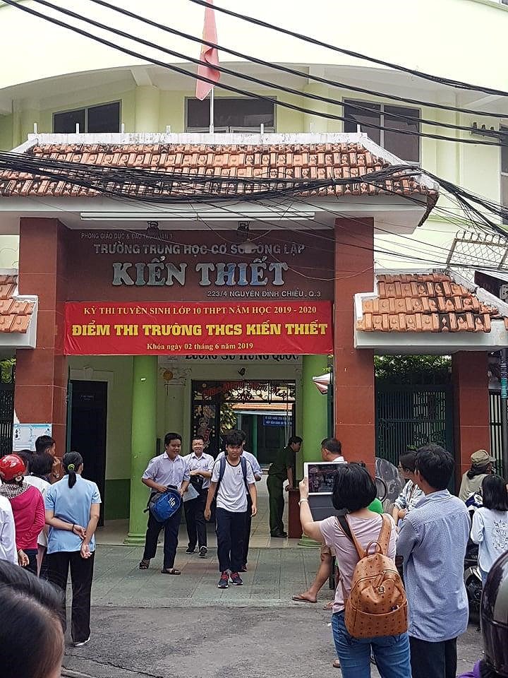 Đề thi Toán tuyển sinh lớp 10 TP HCM: Thí sinh than khó! - Ảnh 4. Đề thi Toán tuyển sinh lớp 10 TP HCM: Thí sinh than khó! - Ảnh 4.