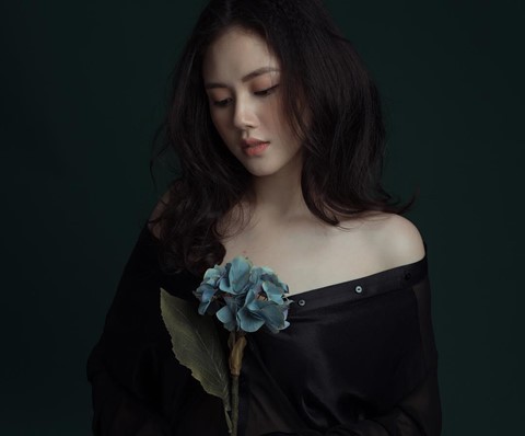Hot girl Nghệ An một thời: Từ nữ sinh mặt mộc nổi tiếng đến vợ đại gia - Ảnh 7. Hot girl Nghệ An một thời: Từ nữ sinh mặt mộc nổi tiếng đến vợ đại gia - Ảnh 7.