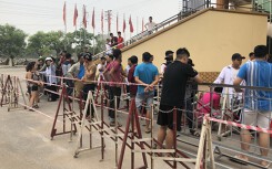 Người hâm mộ ùn ùn kéo đến sân, VFF phải thay đổi phương án bán vé trận Việt Nam - Myanmar