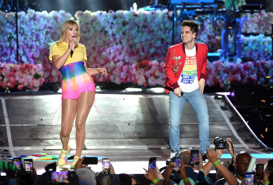 Taylor Swift khởi động Tháng Tự hào LGBT bằng việc đưa ra một bản kiến nghị khiến fan vô cùng cảm kích - Ảnh 5. Taylor Swift khởi động Tháng Tự hào LGBT bằng việc đưa ra một bản kiến nghị khiến fan vô cùng cảm kích - Ảnh 5.