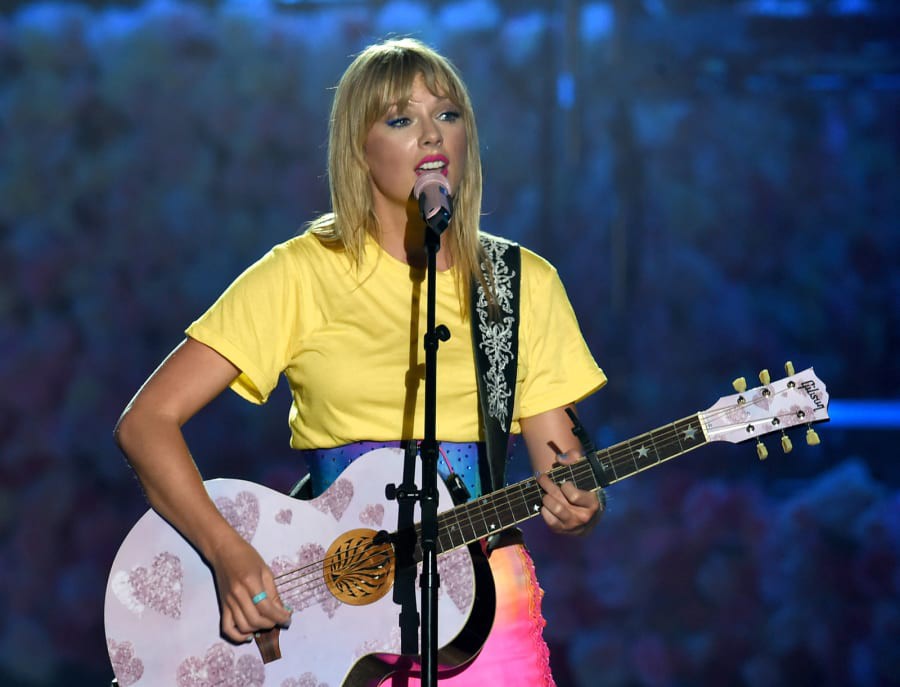 Taylor Swift khởi động Tháng Tự hào LGBT bằng việc đưa ra một bản kiến nghị khiến fan vô cùng cảm kích - Ảnh 3. Taylor Swift khởi động Tháng Tự hào LGBT bằng việc đưa ra một bản kiến nghị khiến fan vô cùng cảm kích - Ảnh 3.