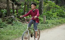 Cậu bé đạp xe 103 km xuống Hà Nội thăm em vào đề Văn thi vào lớp 10 ở Ninh Bình