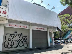 Chuỗi cửa hàng Nhật Cường 'phủ bạt, che biển' sau hơn một tháng ông chủ bỏ trốn