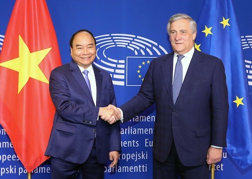 Hôm nay Việt Nam và EU kí hiệp định thương mại - Ảnh 1. Hôm nay Việt Nam và EU kí hiệp định thương mại - Ảnh 1.