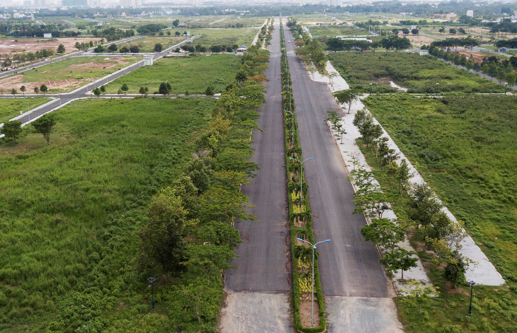 Khu đô thị Đông Sài Gòn hơn 10 năm hoang vắng - Ảnh 10. Khu đô thị Đông Sài Gòn hơn 10 năm hoang vắng - Ảnh 10.