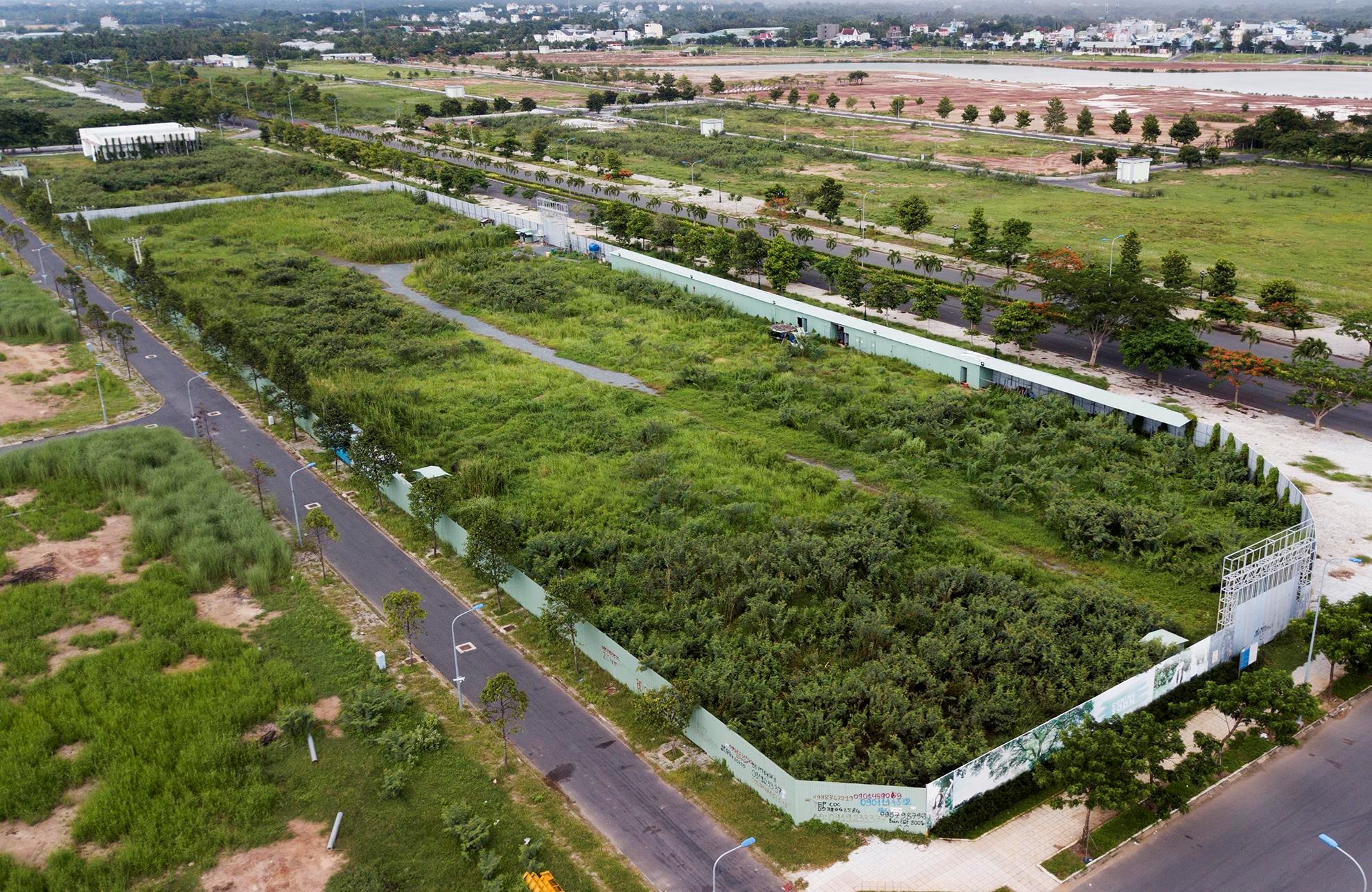 Khu đô thị Đông Sài Gòn hơn 10 năm hoang vắng - Ảnh 13. Khu đô thị Đông Sài Gòn hơn 10 năm hoang vắng - Ảnh 13.