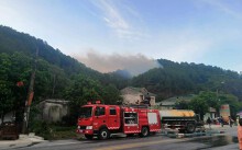 Chặn quốc lộ 1, ngăn xe vào khu vực cháy rừng ở Hà Tĩnh