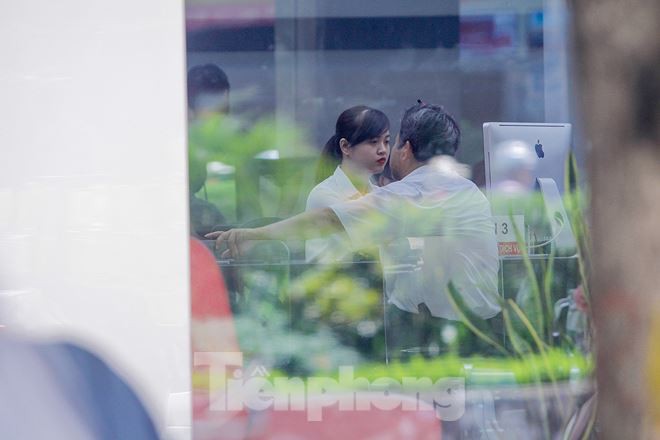 Chuỗi cửa hàng Nhật Cường 'phủ bạt, che biển' sau hơn một tháng ông chủ bỏ trốn - Ảnh 5. Chuỗi cửa hàng Nhật Cường 'phủ bạt, che biển' sau hơn một tháng ông chủ bỏ trốn - Ảnh 5.