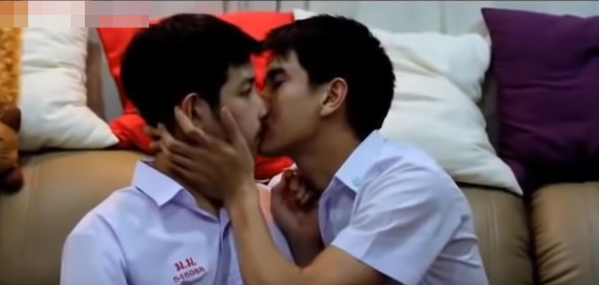 Phim đam mỹ Khi tình yêu đến (Loves coming): Con trai chỉ được yêu mỗi con gái thôi à? - Ảnh 3. Phim đam mỹ Khi tình yêu đến (Loves coming): Con trai chỉ được yêu mỗi con gái thôi à? - Ảnh 3.