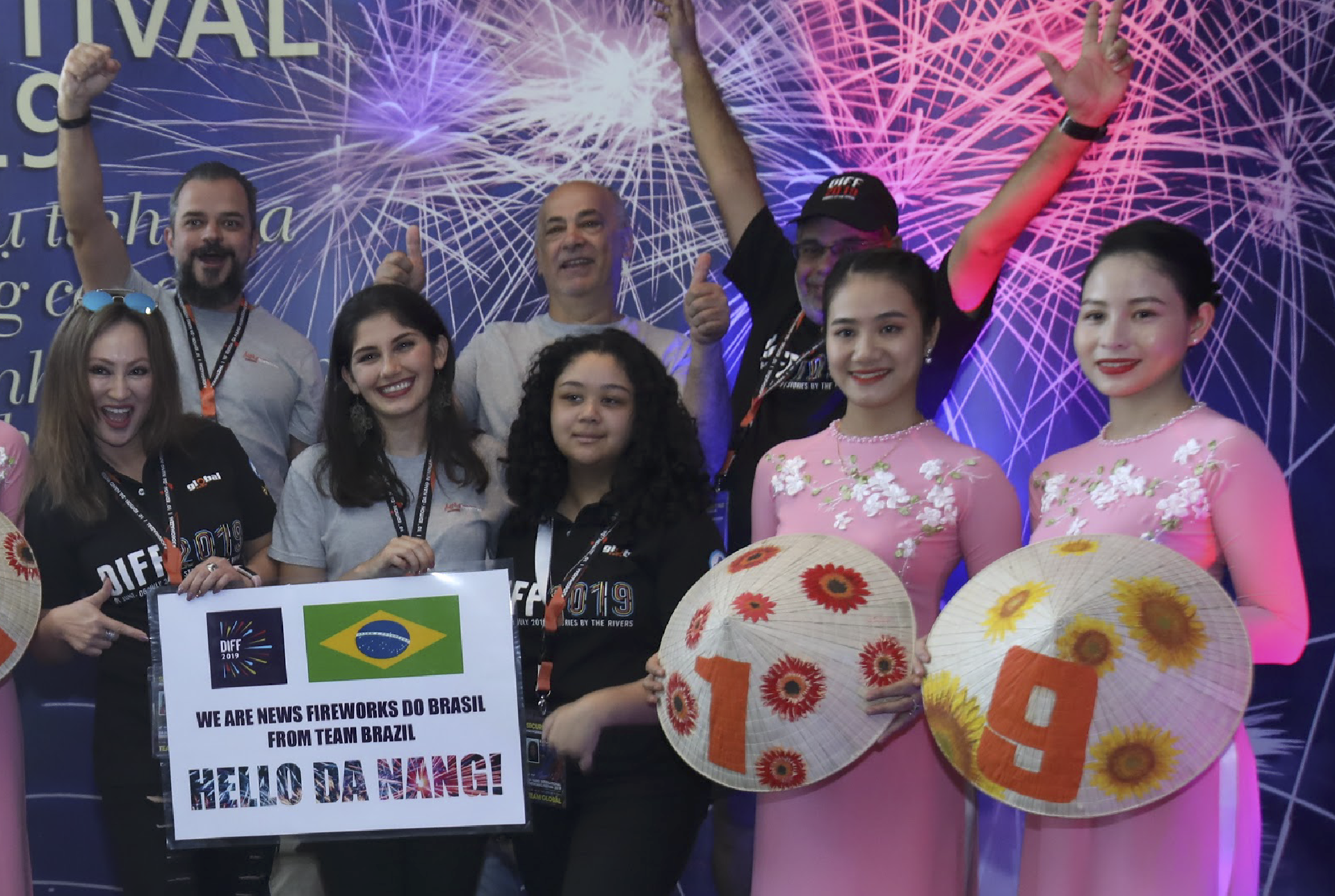 Bật mí bài thi của đội Brazil và Bỉ đêm lễ hội pháo hoa quốc tế Đà Nẵng với chủ đề Mầm sống - Ảnh 4. Bật mí bài thi của đội Brazil và Bỉ đêm lễ hội pháo hoa quốc tế Đà Nẵng với chủ đề Mầm sống - Ảnh 4.