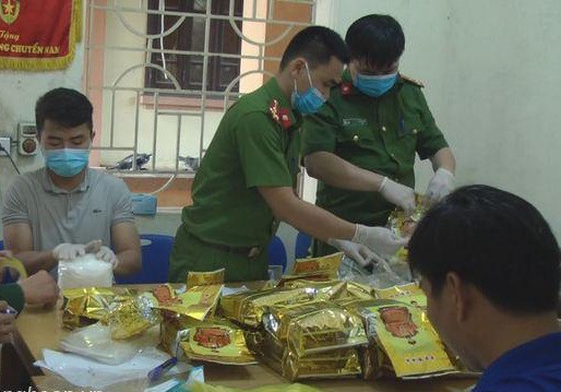 Bị chất vấn tội phạm vận chuyển ma túy tính bằng tấn, Bộ trưởng Tô Lâm: Chúng tôi hoàn toàn có thể ngăn chặn - Ảnh 2. Bị chất vấn tội phạm vận chuyển ma túy tính bằng tấn, Bộ trưởng Tô Lâm: Chúng tôi hoàn toàn có thể ngăn chặn - Ảnh 2.