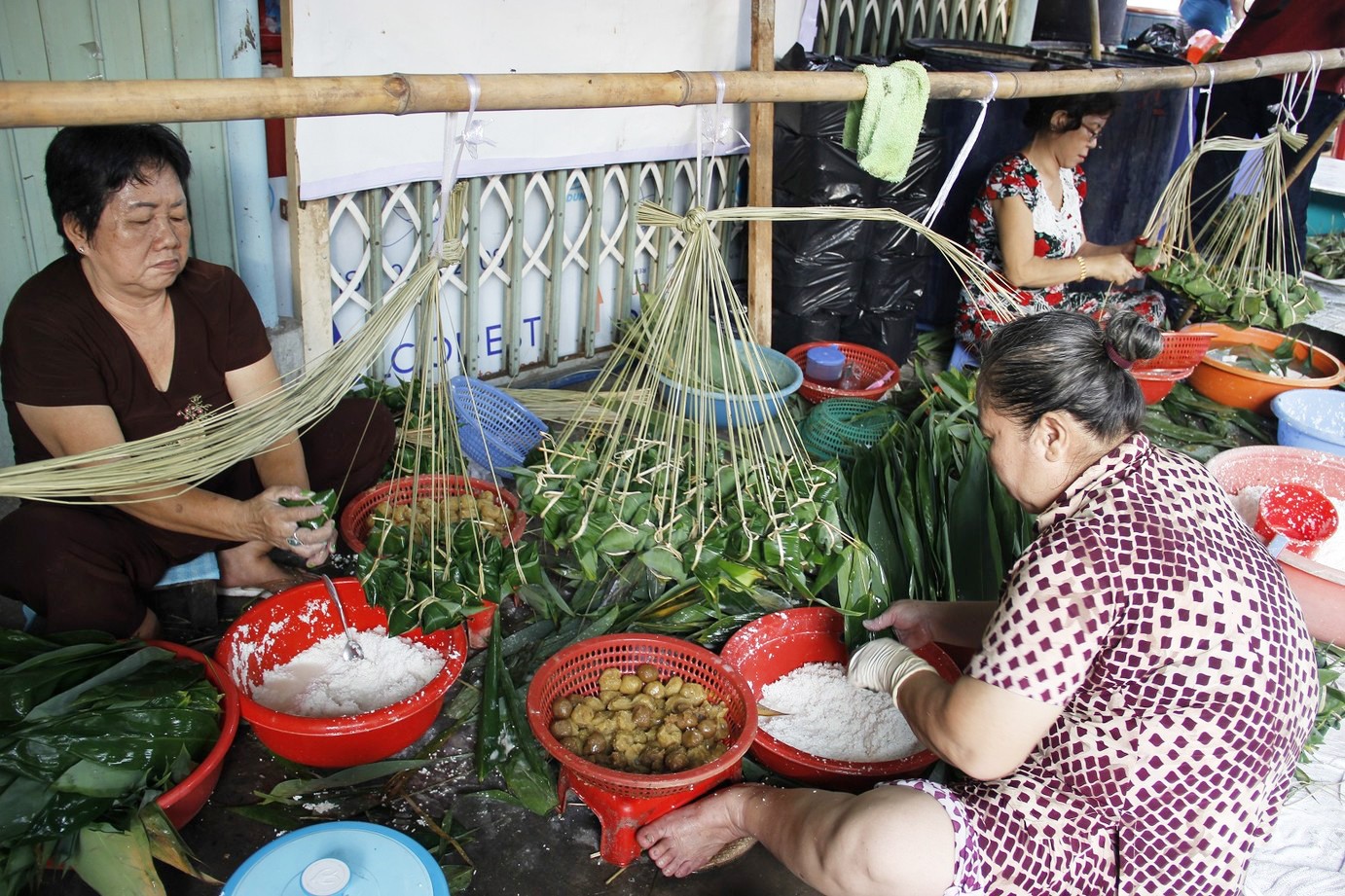 Chỉ nhanh những địa chỉ bán bánh ú tro ở Sài Gòn dịp Tết Đoan Ngọ - Ảnh 2.