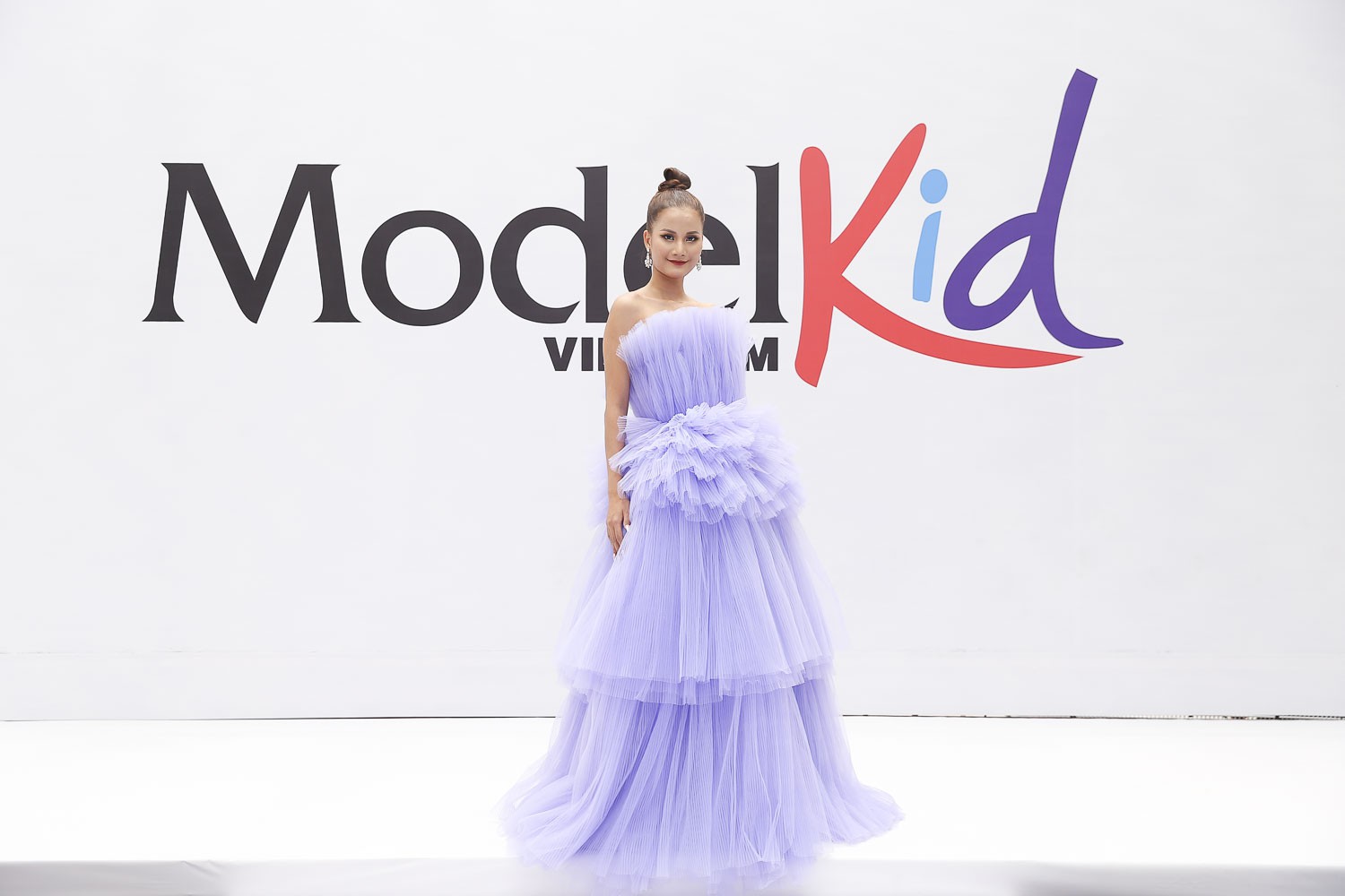 Bà Trang Lê - giám đốc sản xuất Model Kid Vietnam: Tôi rất bức xúc khi nhiều nơi dạy các bé trình diễn như người lớn - Ảnh 1. Bà Trang Lê - giám đốc sản xuất Model Kid Vietnam: Tôi rất bức xúc khi nhiều nơi dạy các bé trình diễn như người lớn - Ảnh 1.