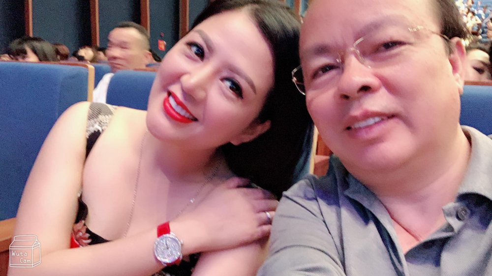 Ngắm nhan sắc xinh đẹp và gu thời trang sành điệu của ca sĩ Đinh Hiền Anh - vợ Thứ trưởng Bộ Tài chính Huỳnh Quang Hải - Ảnh 16. Ngắm nhan sắc xinh đẹp và gu thời trang sành điệu của ca sĩ Đinh Hiền Anh - vợ Thứ trưởng Bộ Tài chính Huỳnh Quang Hải - Ảnh 16.