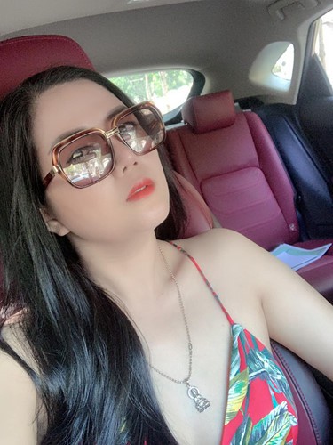 Ngắm nhan sắc xinh đẹp và gu thời trang sành điệu của ca sĩ Đinh Hiền Anh - vợ Thứ trưởng Bộ Tài chính Huỳnh Quang Hải - Ảnh 17. Ngắm nhan sắc xinh đẹp và gu thời trang sành điệu của ca sĩ Đinh Hiền Anh - vợ Thứ trưởng Bộ Tài chính Huỳnh Quang Hải - Ảnh 17.