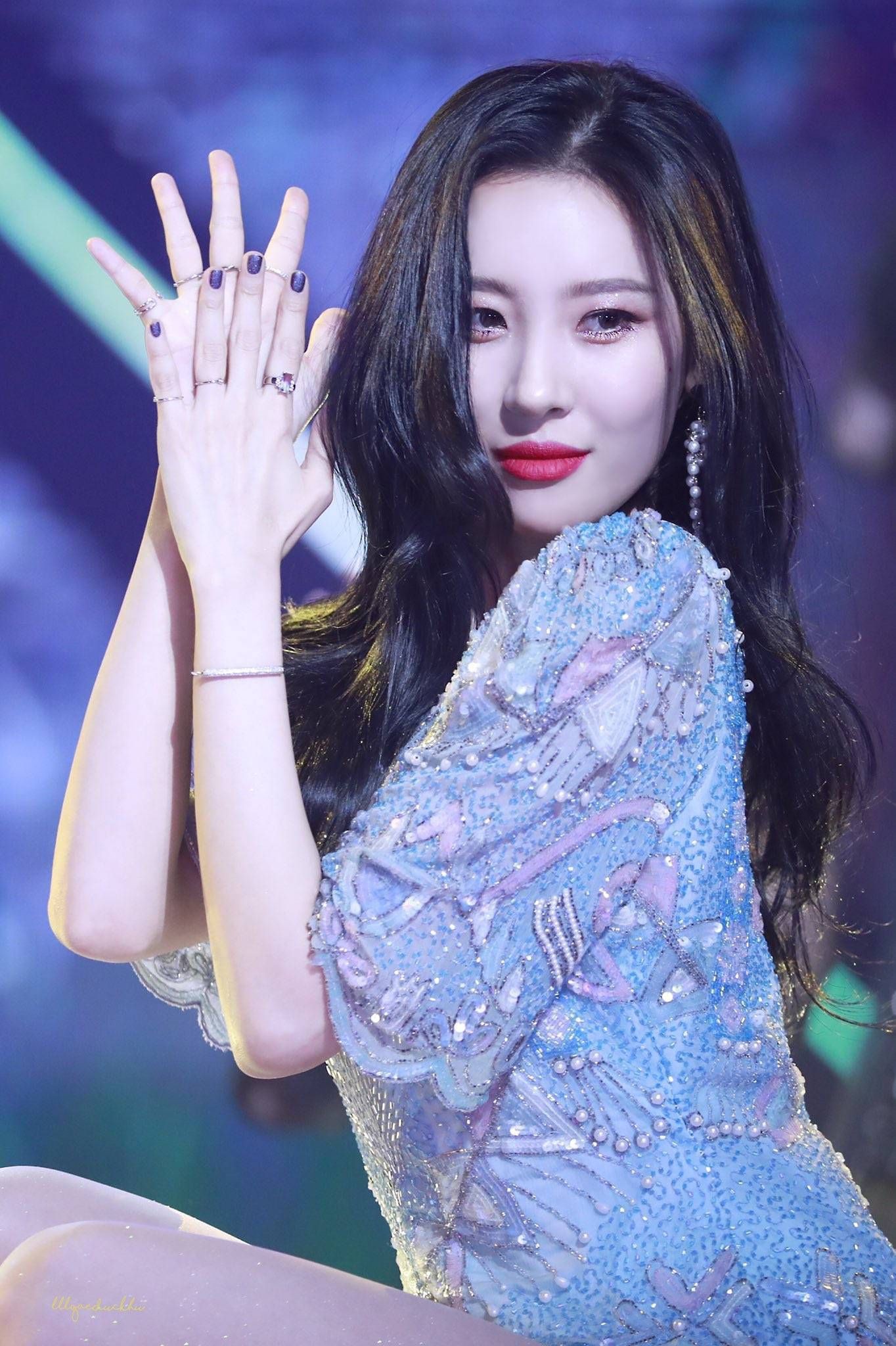 Sau Lee Hyori, ai sẽ là nữ hoàng sân khấu kế cận của Kpop? - Ảnh 4. Sau Lee Hyori, ai sẽ là nữ hoàng sân khấu kế cận của Kpop? - Ảnh 4.