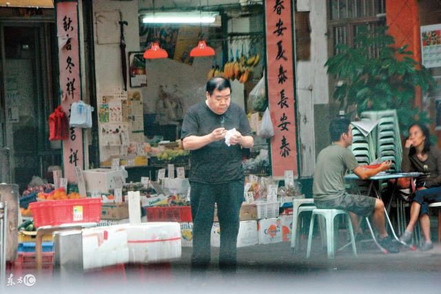 Chàng mập TVB Trịnh Tắc Sĩ: Lao đao vì nợ nần, bị bạn thân trở mặt và vết chàm đóng phim cấp 3 để trả nợ - Ảnh 6. Chàng mập TVB Trịnh Tắc Sĩ: Lao đao vì nợ nần, bị bạn thân trở mặt và vết chàm đóng phim cấp 3 để trả nợ - Ảnh 6.