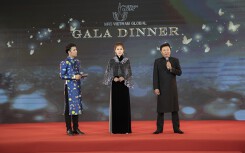 NTK Sĩ Hoàng đấu giá áo dài 'Hương sắc Việt' gây quỹ xây mái ấm