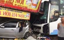 Nam Định: Xe khách lao vào nhà dân lúc sáng sớm khiến 4 người thương vong