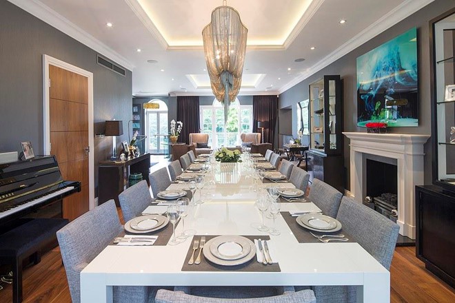 Khối tài sản 600 triệu USD của ngôi sao giàu nhất hành tinh Rihanna - Ảnh 12. Khối tài sản 600 triệu USD của ngôi sao giàu nhất hành tinh Rihanna - Ảnh 12.