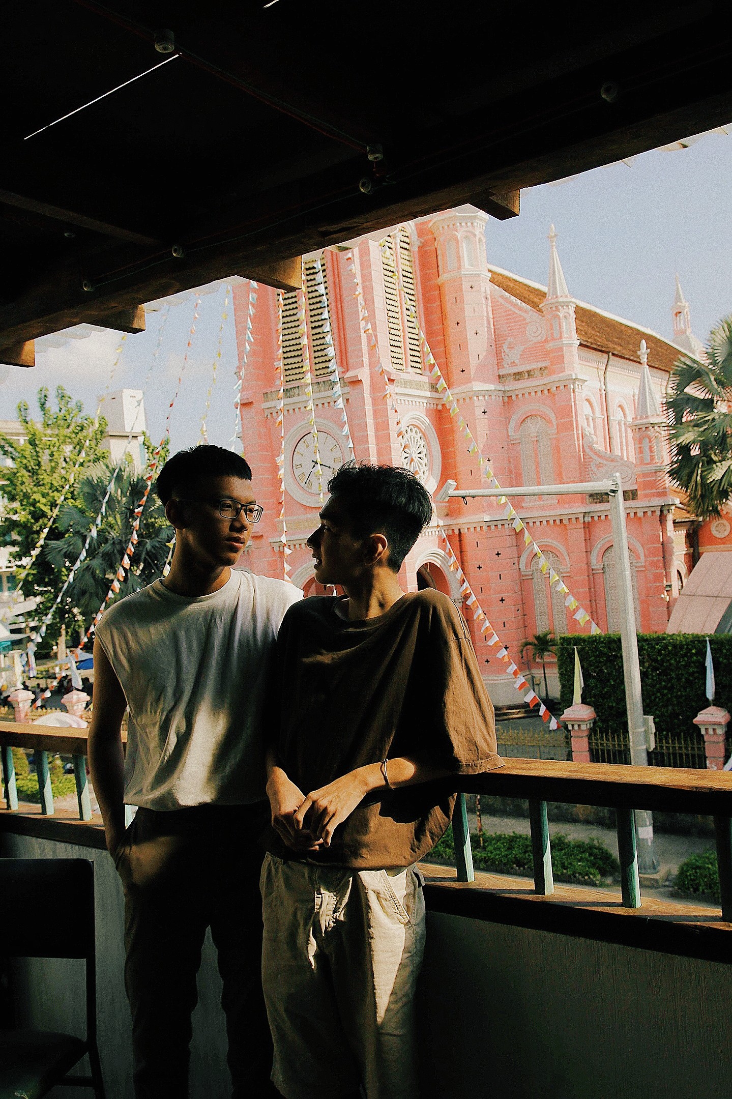 Bộ ảnh rất tình của cặp LGBT điển trai khiến cộng đồng mạng thổn thức - Ảnh 16. Bộ ảnh rất tình của cặp LGBT điển trai khiến cộng đồng mạng thổn thức - Ảnh 16.