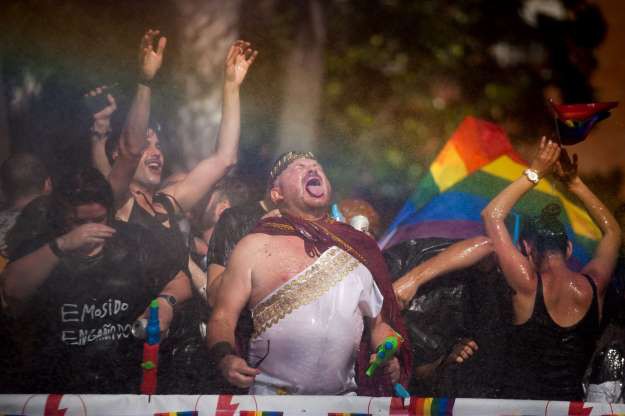 Tháng Tự hào LGBT 2019: Những hình ảnh ấn tượng trên thế giới - Ảnh 10. Tháng Tự hào LGBT 2019: Những hình ảnh ấn tượng trên thế giới - Ảnh 10.