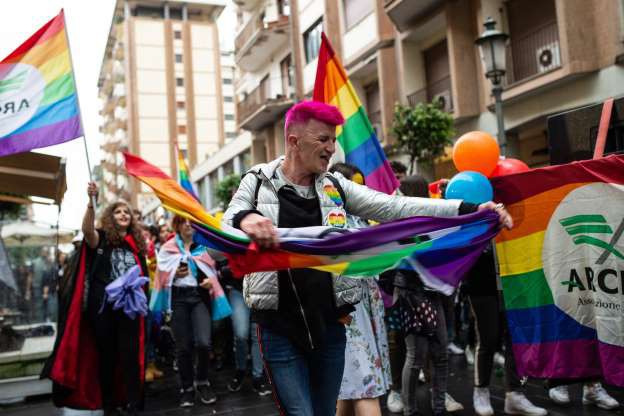 Tháng Tự hào LGBT 2019: Những hình ảnh ấn tượng trên thế giới - Ảnh 12. Tháng Tự hào LGBT 2019: Những hình ảnh ấn tượng trên thế giới - Ảnh 12.