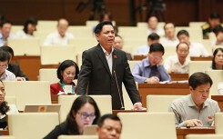 Bộ trưởng GTVT nói về xe không dán thẻ thu phí tự động: 5 hay 10km cũng phải xếp hàng ở làn thủ công