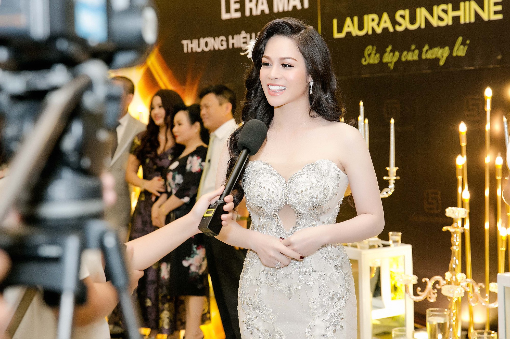Cuộc đời của Nhật Kim Anh: Từng làm người giúp việc, 3 lần tự tử vì tình, bị kì thị, cho đến ngôi sao giàu nứt vách sau khi chia tay chồng - Ảnh 16. Cuộc đời của Nhật Kim Anh: Từng làm người giúp việc, 3 lần tự tử vì tình, bị kì thị, cho đến ngôi sao giàu nứt vách sau khi chia tay chồng - Ảnh 16.