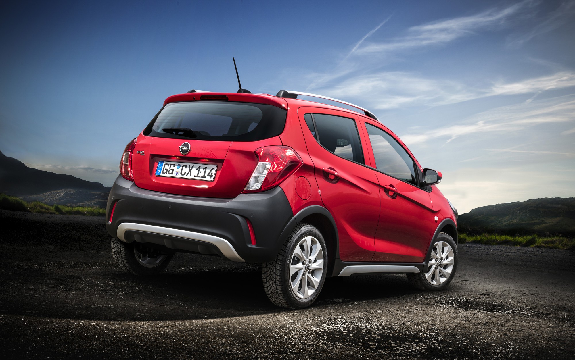 VinFast Fadil đã được nâng cấp những gì so với nguyên mẫu Opel Karl Rocks phiên bản châu Âu? - Ảnh 2. VinFast Fadil đã được nâng cấp những gì so với nguyên mẫu Opel Karl Rocks phiên bản châu Âu? - Ảnh 2.