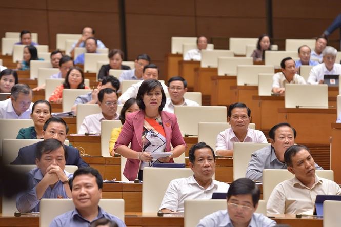 Bộ trưởng Văn hóa: Mê tín dị đoan do thói quen, trình độ dân trí - Ảnh 1.