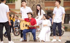 Tuổi thơ đòn roi và bị xích dưới gầm giường của Giang Còi