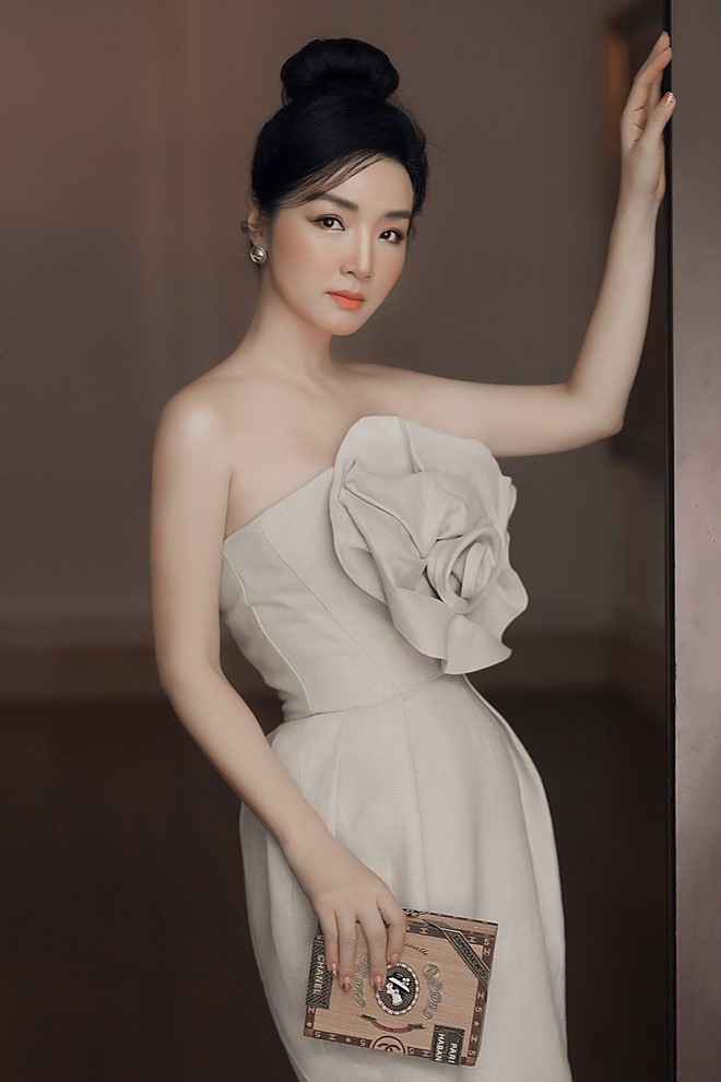 Hoa hậu Giáng My bị nhận xét như búp bê sống vì ảnh photoshop quá đà - Ảnh 3. Hoa hậu Giáng My bị nhận xét như búp bê sống vì ảnh photoshop quá đà - Ảnh 3.