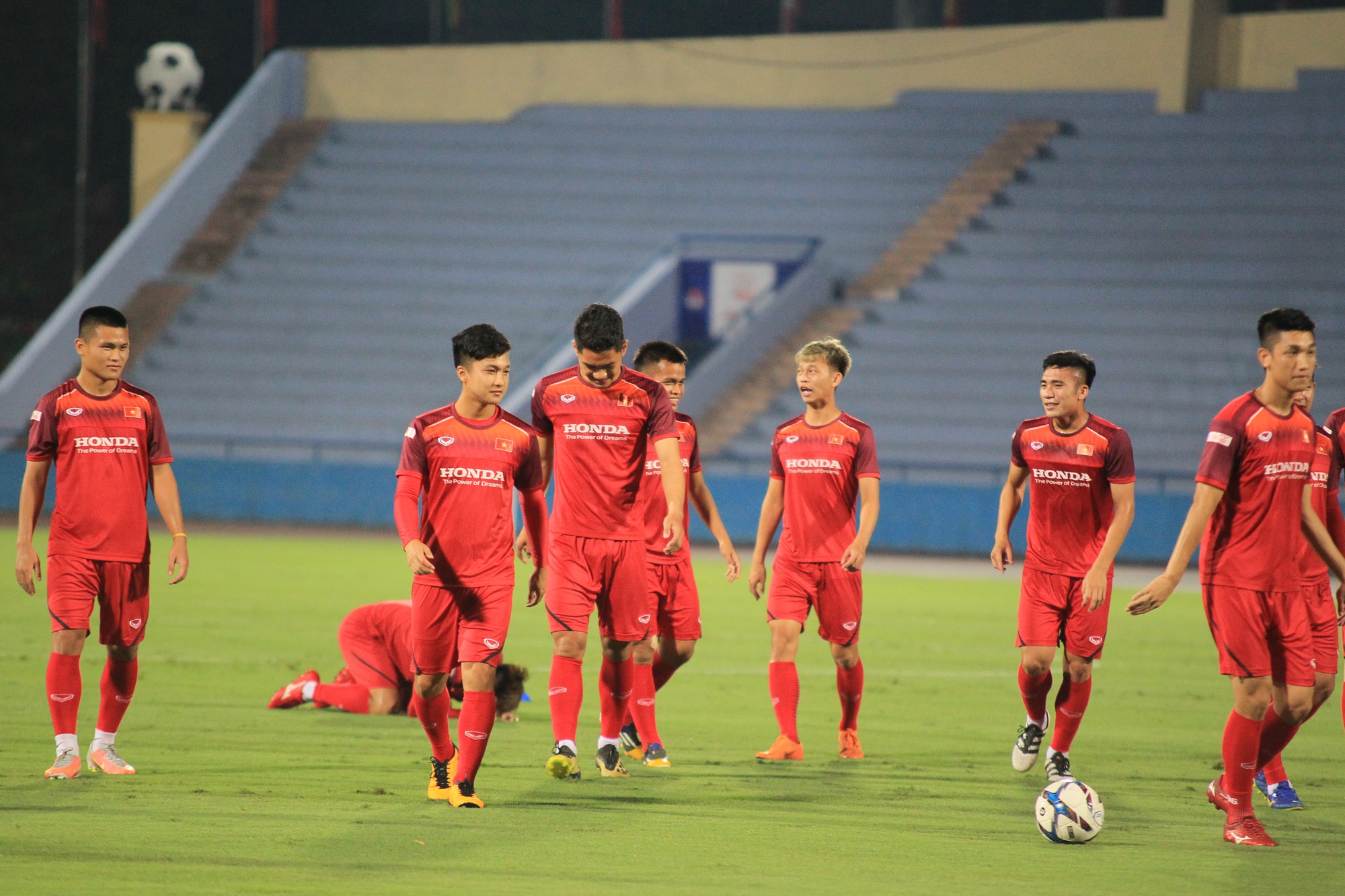 U23 Việt Nam luyện công, chuẩn bị vũ khí bí mật đấu U23 Myanmar - Ảnh 1.