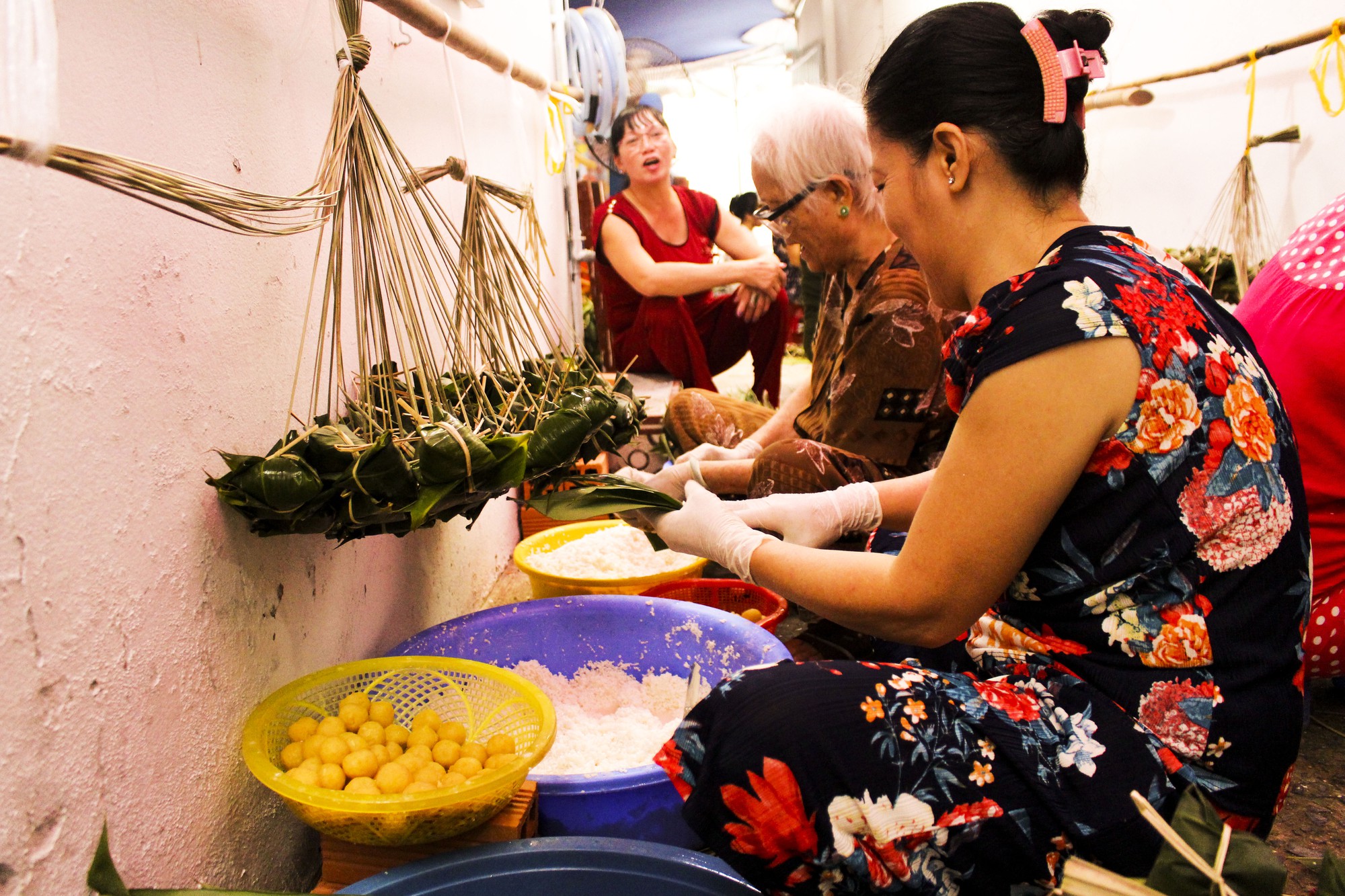 Kì lạ: Xưởng bánh ú tro truyền thống chỉ hoạt động 3 ngày trong năm - Ảnh 13.
