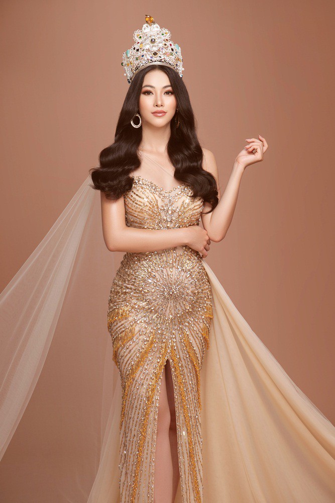Phương Khánh tái hiện hình ảnh đăng quang Hoa hậu Trái đất với vương miện 3,5 tỉ - Ảnh 6. Phương Khánh tái hiện hình ảnh đăng quang Hoa hậu Trái đất với vương miện 3,5 tỉ - Ảnh 6.