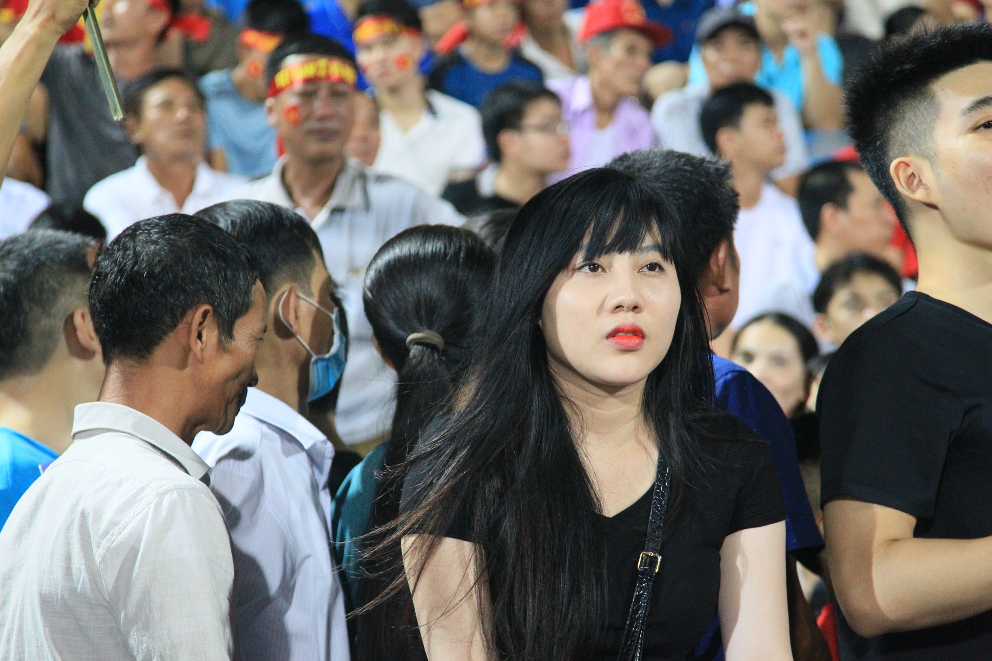 CĐV thắp lửa khán đài Việt Trì trong thủy chiến U23 Việt Nam vs U23 Myanmar - Ảnh 10. CĐV thắp lửa khán đài Việt Trì trong thủy chiến U23 Việt Nam vs U23 Myanmar - Ảnh 10.